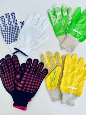 4 Pairs of Grip Safety Anti-slip Gloves with PVC dots on both sides